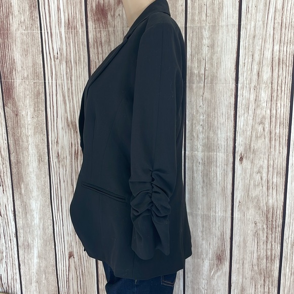 Studio JPR Blue Blazer with 1/2 cinched sleeves & Single Button Closure - med - Picture 3 of 7